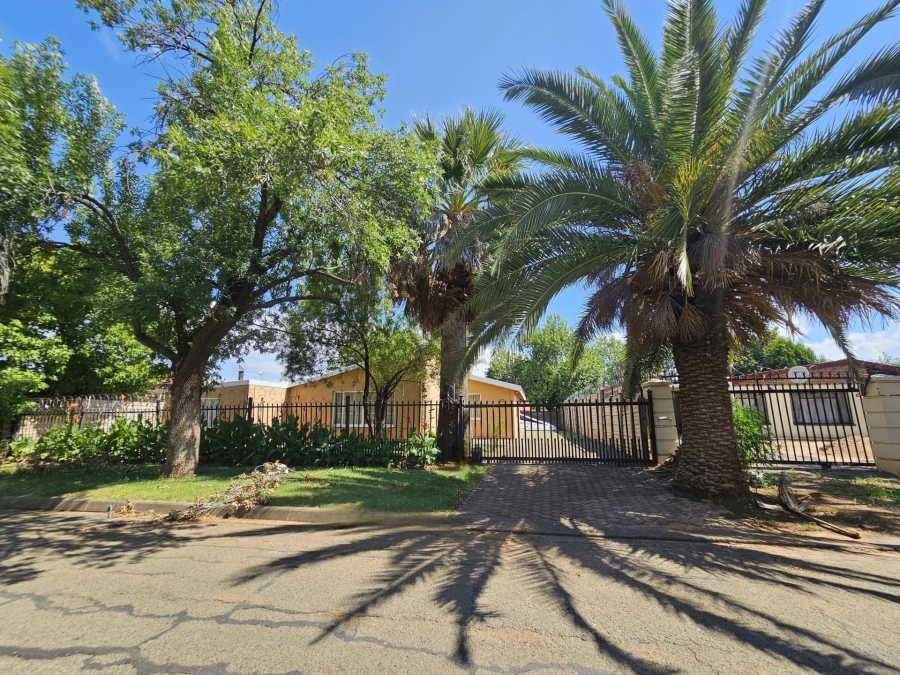 6 Bedroom Property for Sale in Brandwag Free State